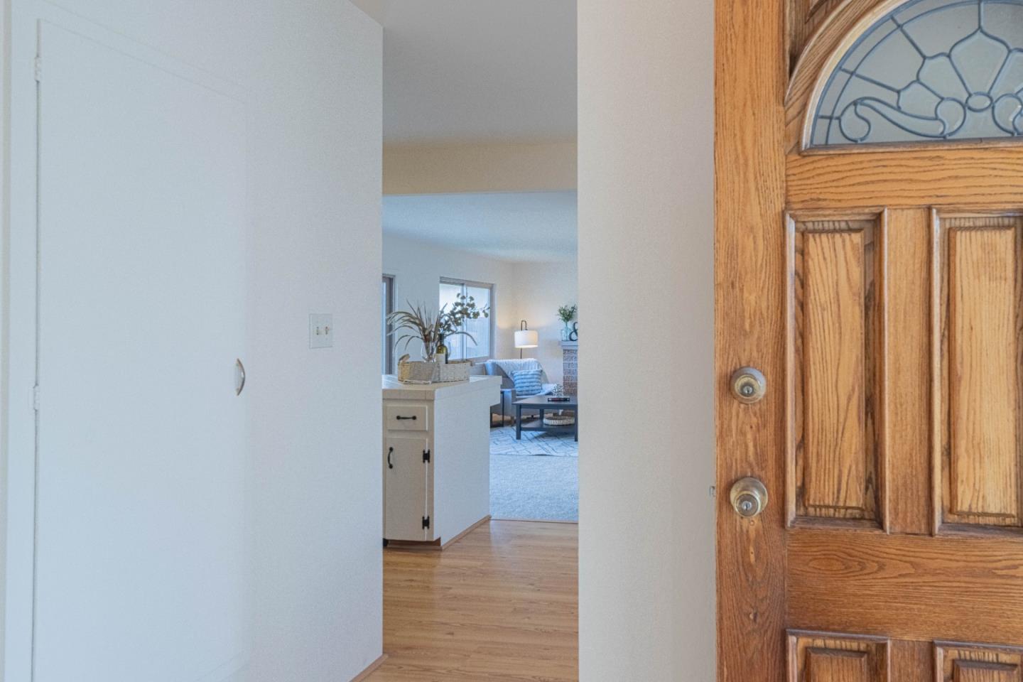 Detail Gallery Image 3 of 28 For 572 Inca Way, Salinas,  CA 93906 - 4 Beds | 2 Baths