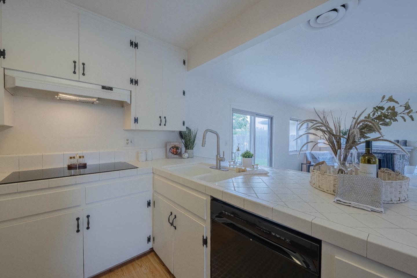 Detail Gallery Image 7 of 28 For 572 Inca Way, Salinas,  CA 93906 - 4 Beds | 2 Baths