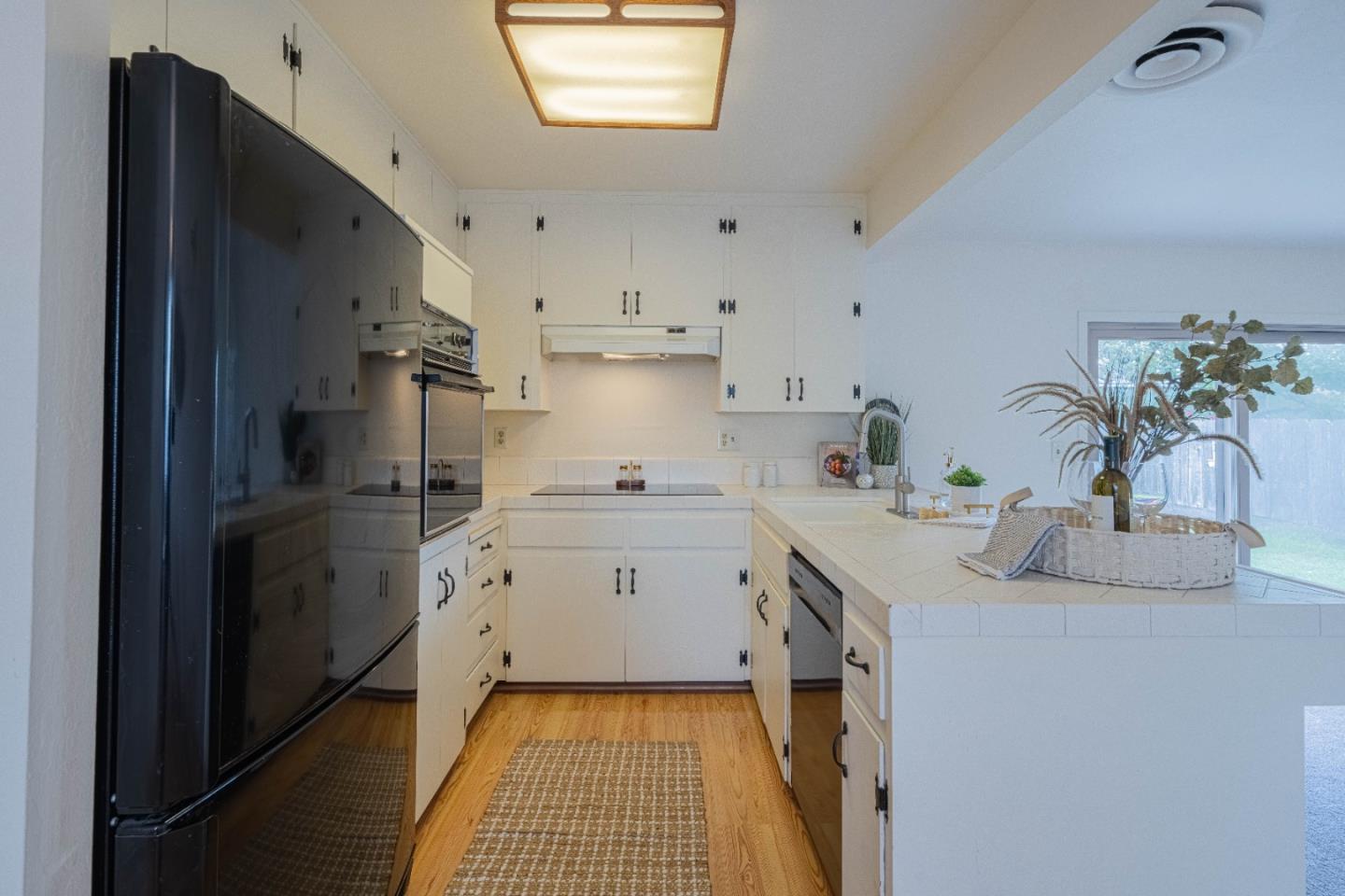 Detail Gallery Image 8 of 28 For 572 Inca Way, Salinas,  CA 93906 - 4 Beds | 2 Baths