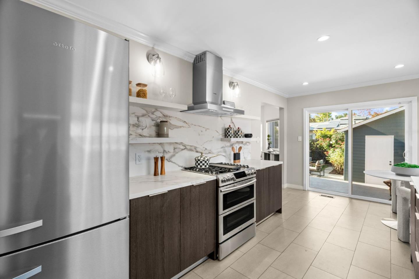 Detail Gallery Image 13 of 29 For 1041 Menlo Oaks Dr, Menlo Park,  CA 94025 - 3 Beds | 2 Baths