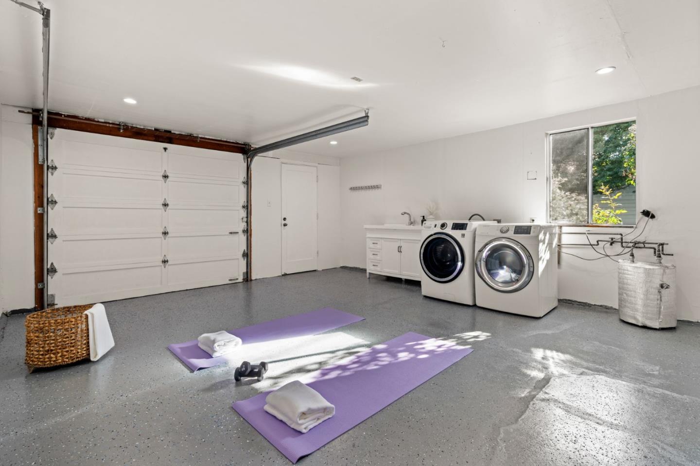 Detail Gallery Image 24 of 29 For 1041 Menlo Oaks Dr, Menlo Park,  CA 94025 - 3 Beds | 2 Baths