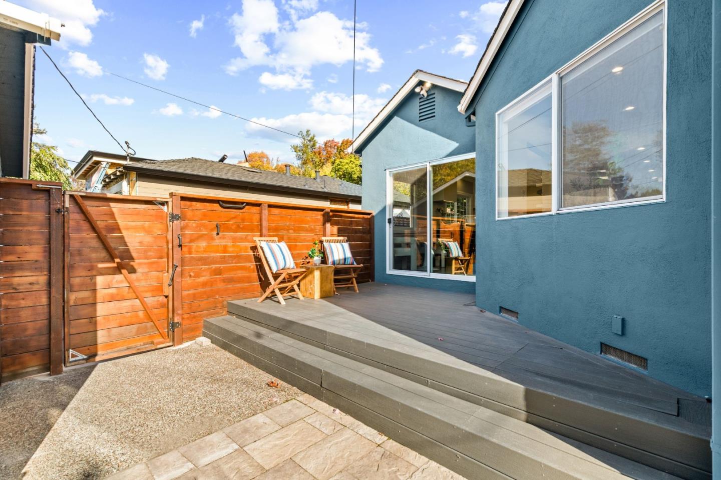 Detail Gallery Image 25 of 29 For 1041 Menlo Oaks Dr, Menlo Park,  CA 94025 - 3 Beds | 2 Baths