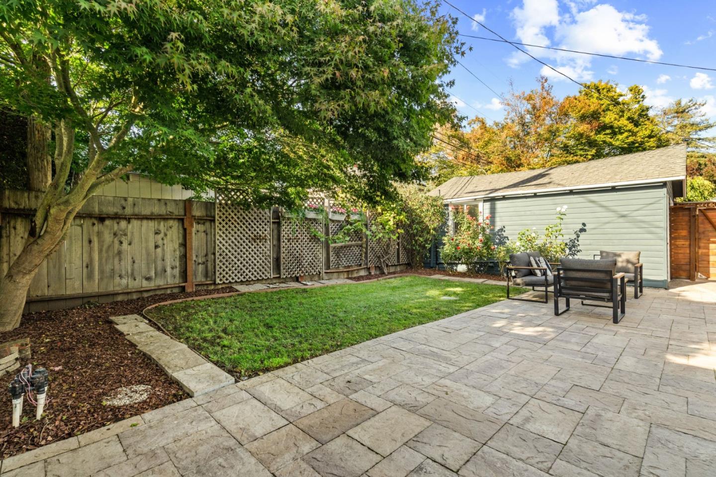 Detail Gallery Image 26 of 29 For 1041 Menlo Oaks Dr, Menlo Park,  CA 94025 - 3 Beds | 2 Baths