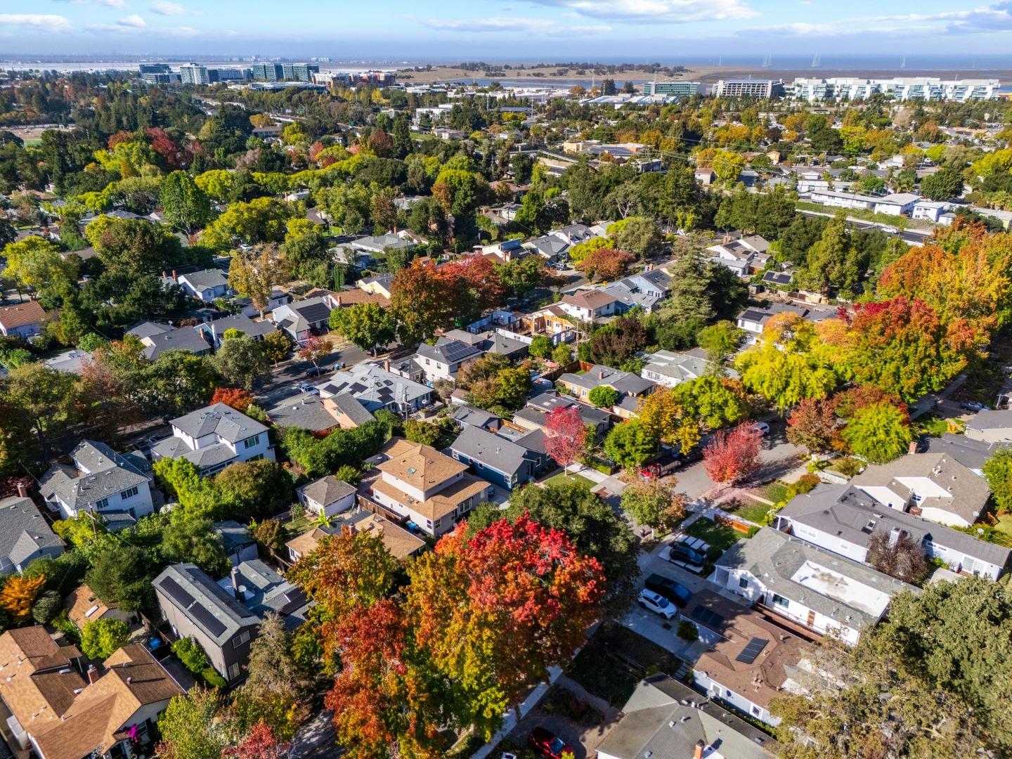 Detail Gallery Image 28 of 29 For 1041 Menlo Oaks Dr, Menlo Park,  CA 94025 - 3 Beds | 2 Baths