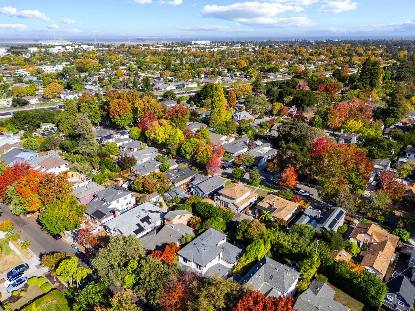 Detail Gallery Image 29 of 29 For 1041 Menlo Oaks Dr, Menlo Park,  CA 94025 - 3 Beds | 2 Baths