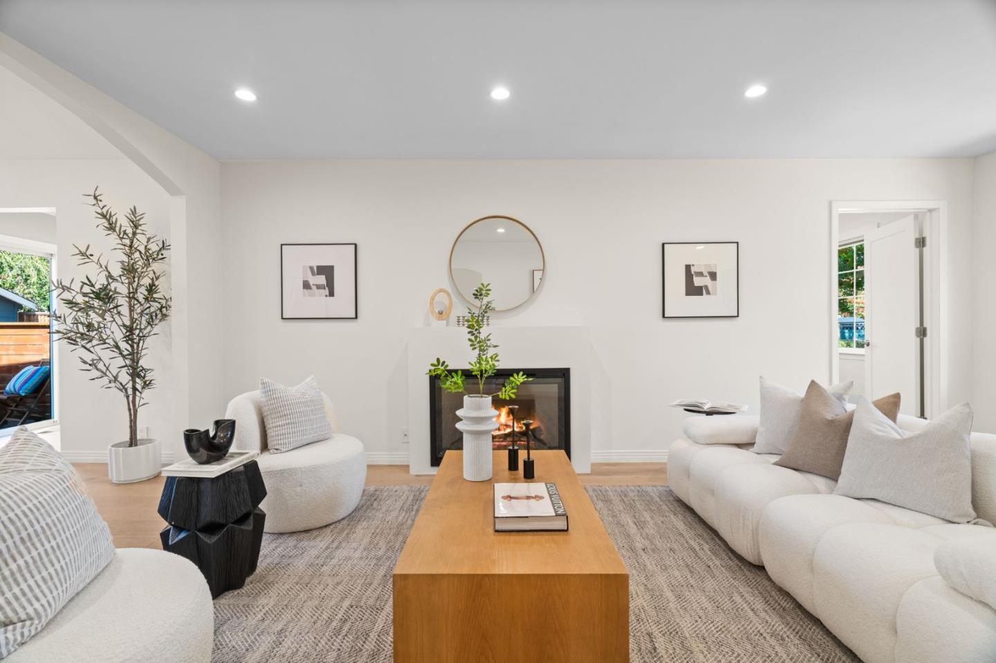 Detail Gallery Image 4 of 29 For 1041 Menlo Oaks Dr, Menlo Park,  CA 94025 - 3 Beds | 2 Baths