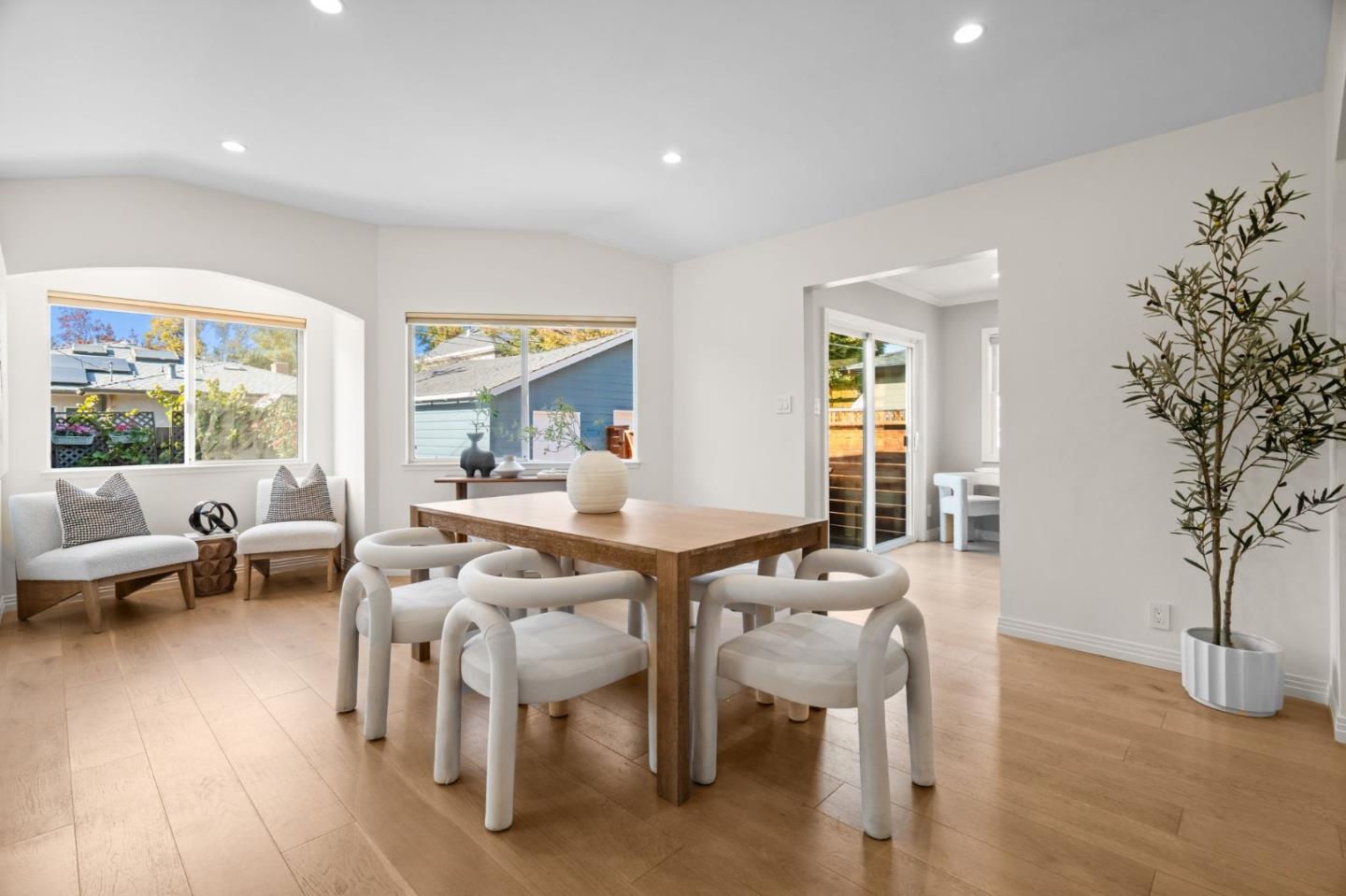 Detail Gallery Image 7 of 29 For 1041 Menlo Oaks Dr, Menlo Park,  CA 94025 - 3 Beds | 2 Baths