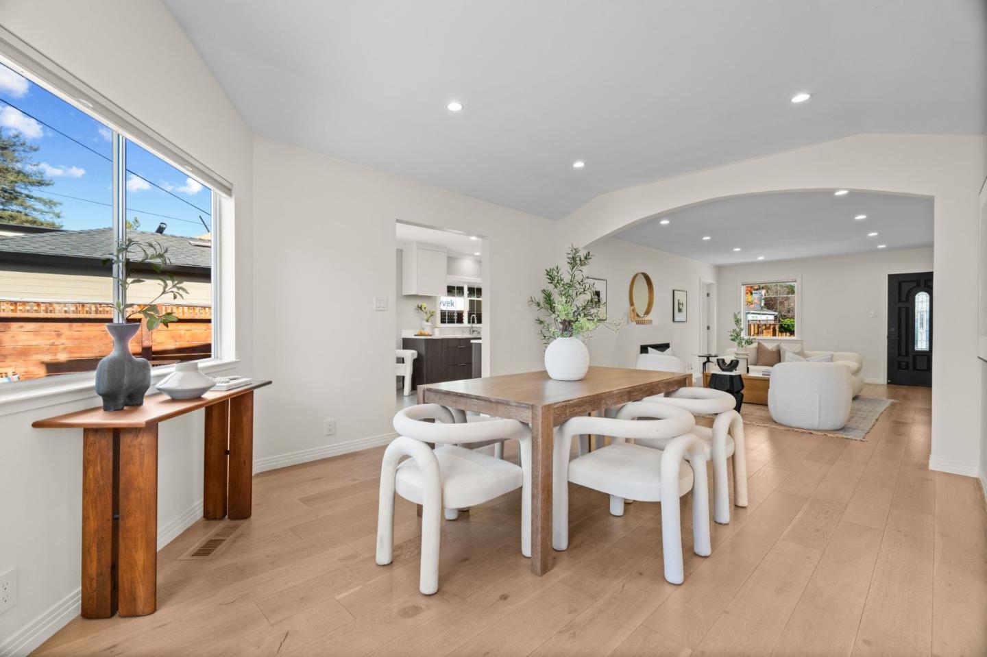 Detail Gallery Image 8 of 29 For 1041 Menlo Oaks Dr, Menlo Park,  CA 94025 - 3 Beds | 2 Baths