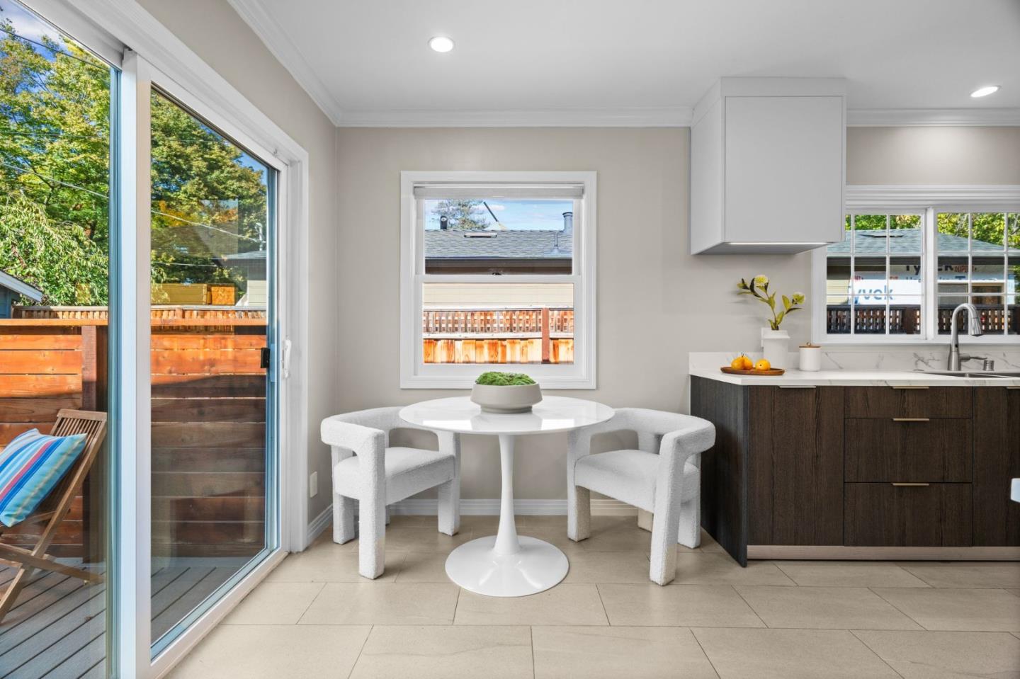 Detail Gallery Image 9 of 29 For 1041 Menlo Oaks Dr, Menlo Park,  CA 94025 - 3 Beds | 2 Baths