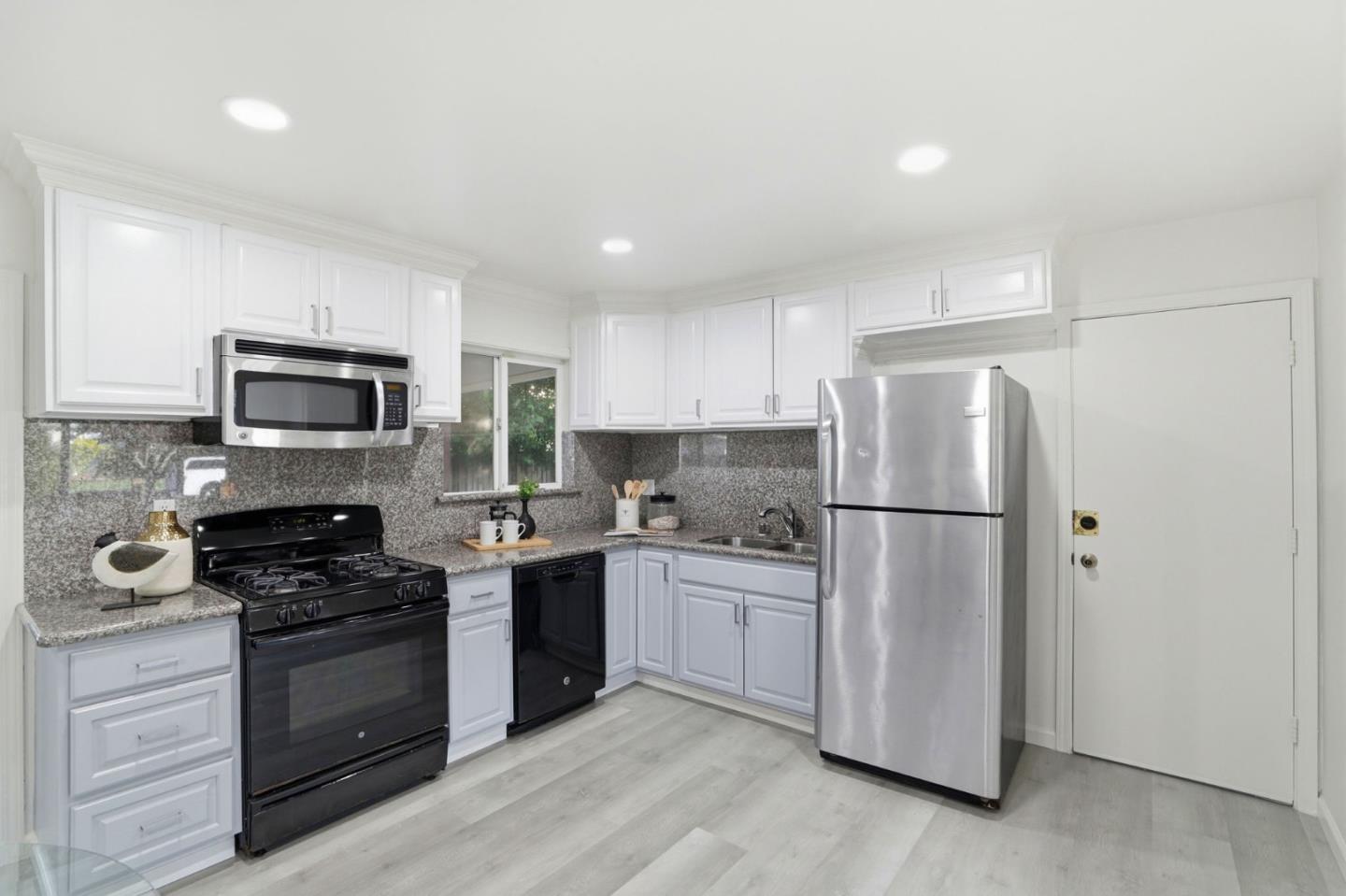 Detail Gallery Image 12 of 40 For 6875 Normandy Dr, Newark,  CA 94560 - 3 Beds | 2 Baths