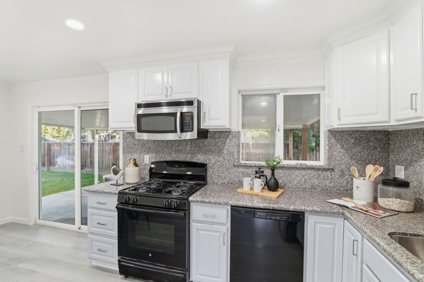 Detail Gallery Image 13 of 40 For 6875 Normandy Dr, Newark,  CA 94560 - 3 Beds | 2 Baths