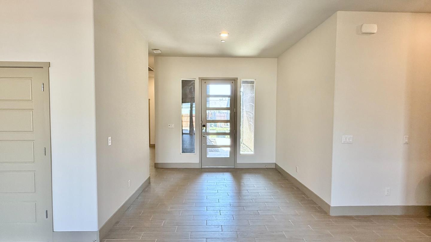 Detail Gallery Image 5 of 60 For 2475 Bastidas Dr, Merced,  CA 95340 - 4 Beds | 2 Baths