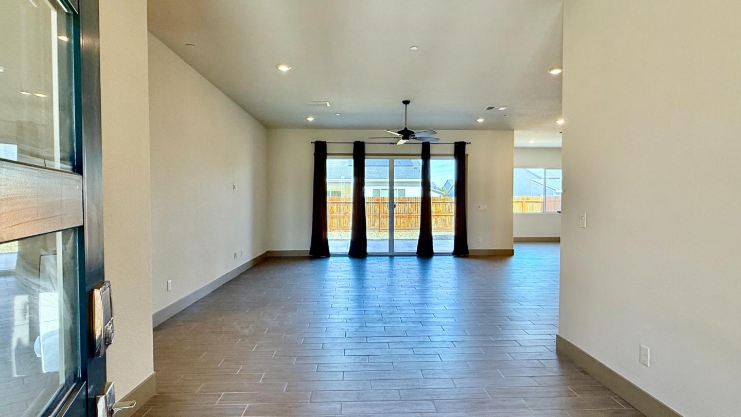 Detail Gallery Image 7 of 60 For 2475 Bastidas Dr, Merced,  CA 95340 - 4 Beds | 2 Baths