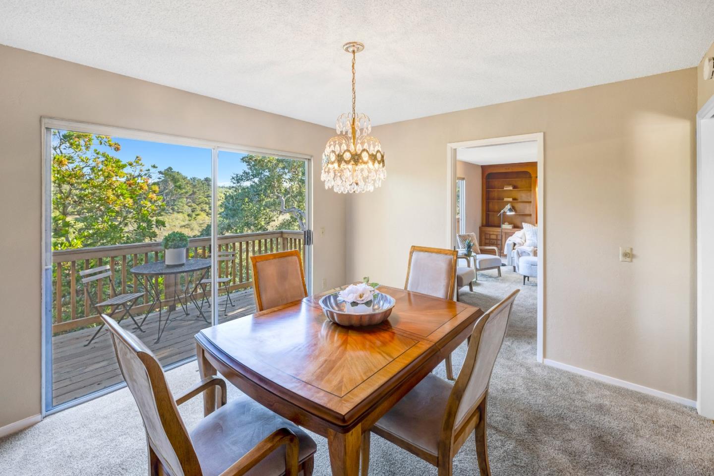 Detail Gallery Image 10 of 24 For 25 Los Encinos Dr, Del Rey Oaks,  CA 93940 - 4 Beds | 2/1 Baths