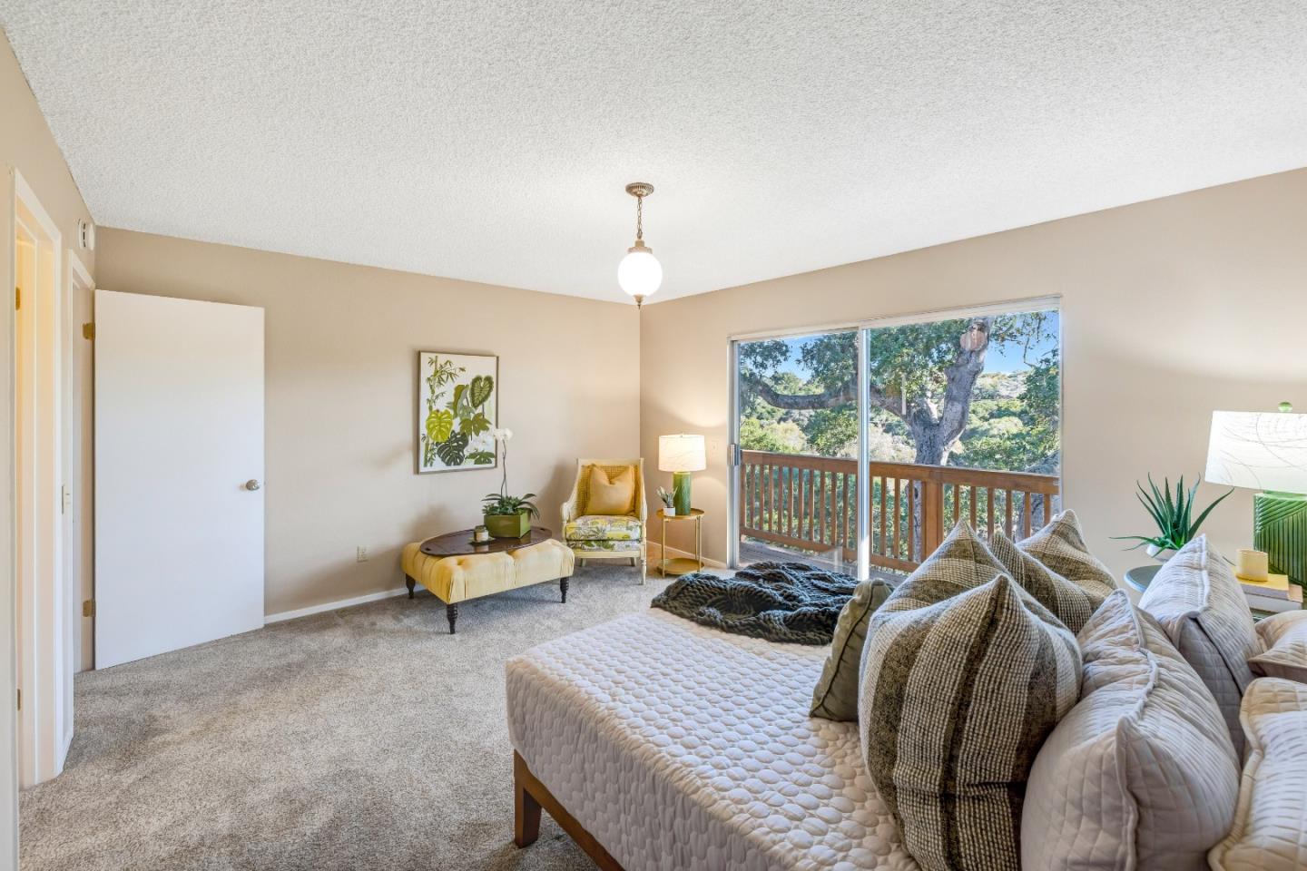 Detail Gallery Image 12 of 24 For 25 Los Encinos Dr, Del Rey Oaks,  CA 93940 - 4 Beds | 2/1 Baths