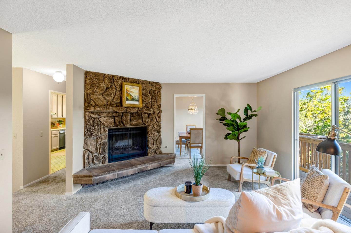 Detail Gallery Image 4 of 24 For 25 Los Encinos Dr, Del Rey Oaks,  CA 93940 - 4 Beds | 2/1 Baths