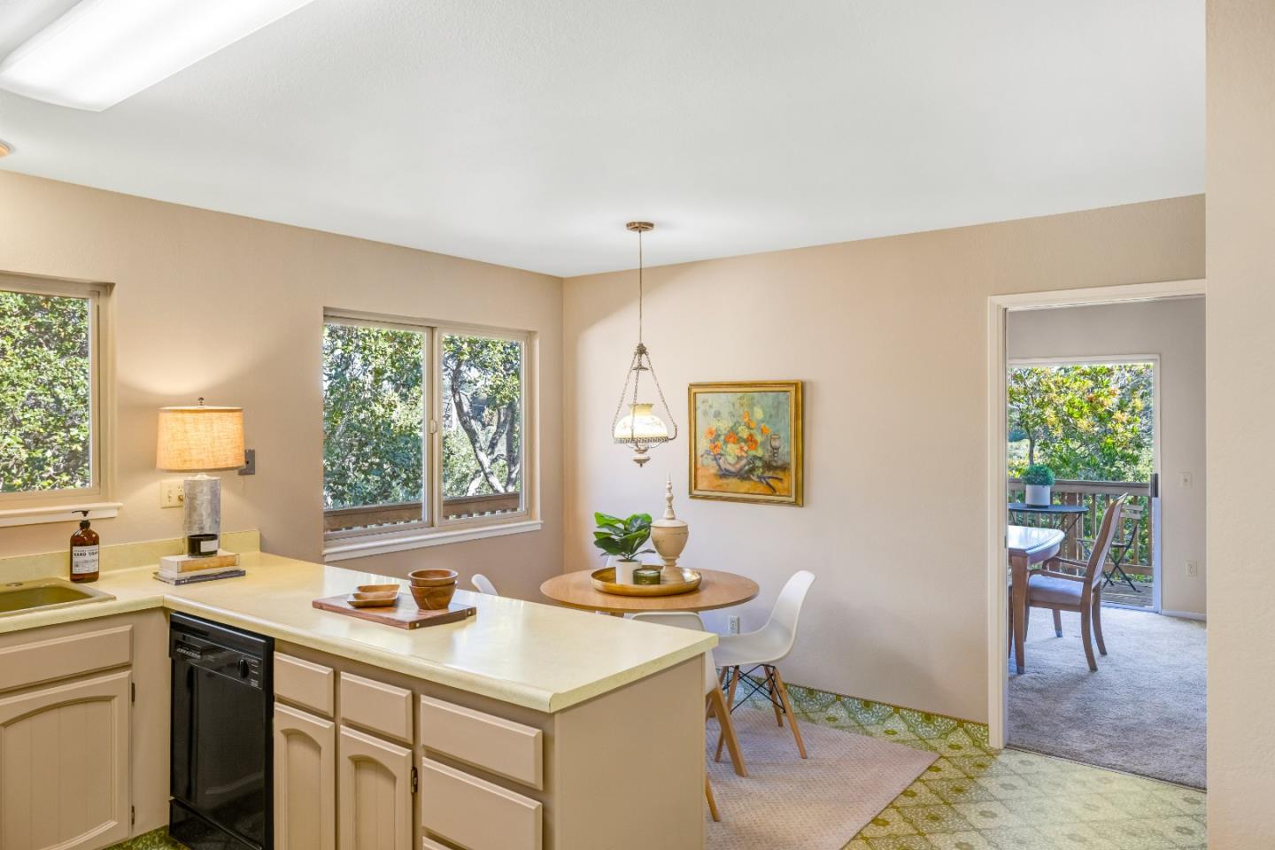 Detail Gallery Image 7 of 24 For 25 Los Encinos Dr, Del Rey Oaks,  CA 93940 - 4 Beds | 2/1 Baths