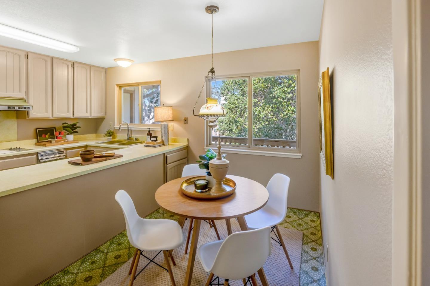 Detail Gallery Image 9 of 24 For 25 Los Encinos Dr, Del Rey Oaks,  CA 93940 - 4 Beds | 2/1 Baths