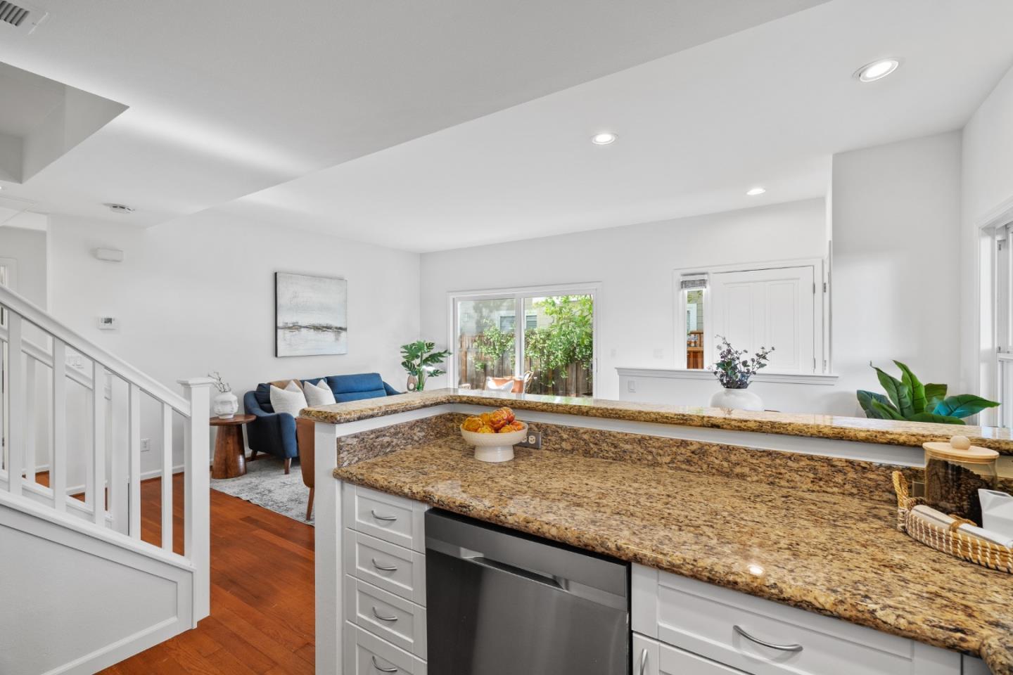 Detail Gallery Image 10 of 40 For 748 Cottage Ct, Mountain View,  CA 94043 - 2 Beds | 2 Baths