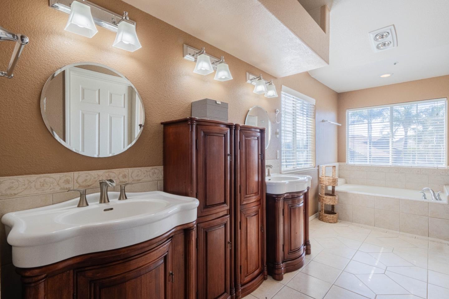 Detail Gallery Image 33 of 53 For 148 Greenbriar Way, Salinas,  CA 93907 - 4 Beds | 2/1 Baths