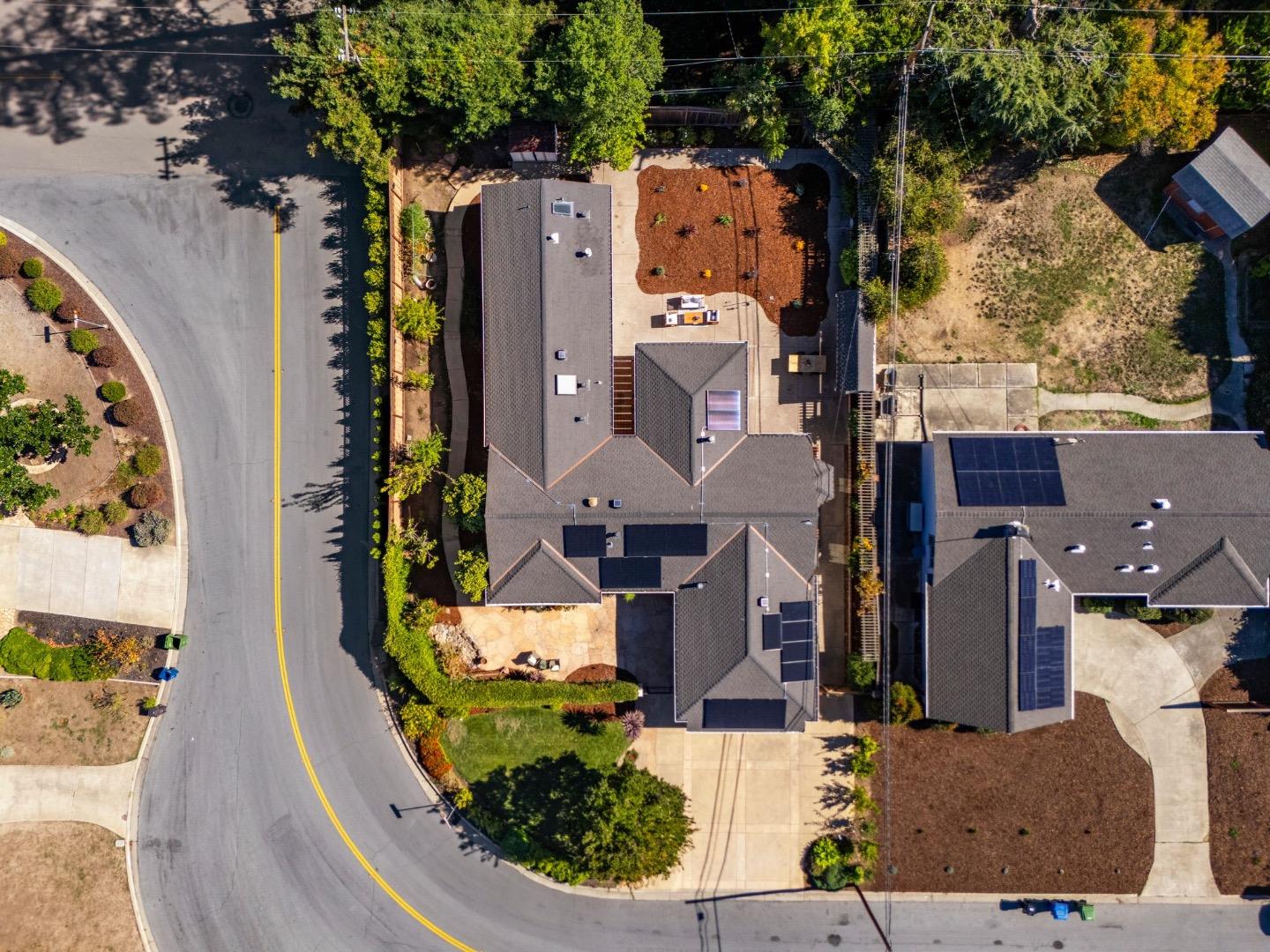 Detail Gallery Image 38 of 39 For 12140 Woodside Dr, Saratoga,  CA 95070 - 4 Beds | 3 Baths