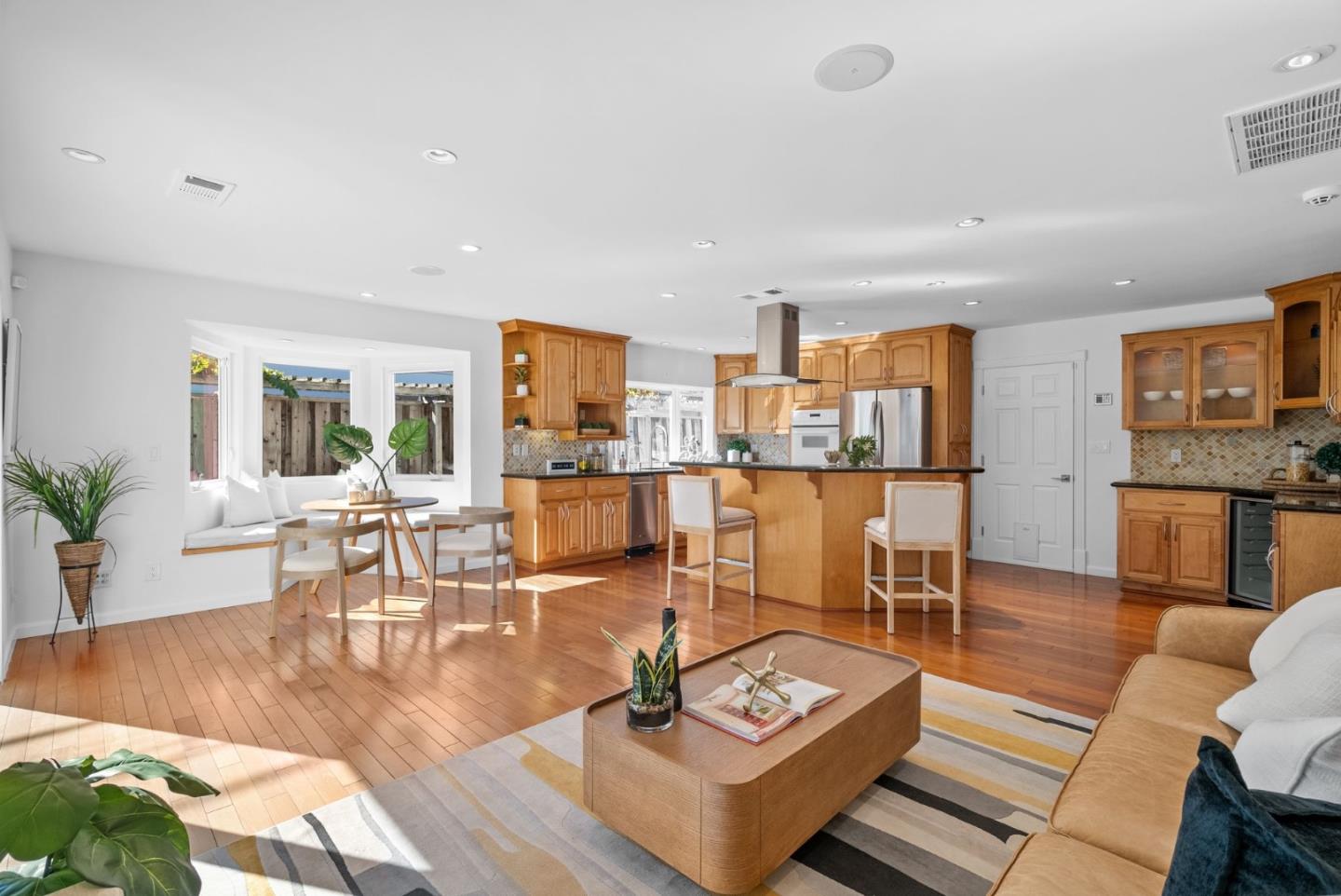 Detail Gallery Image 5 of 39 For 12140 Woodside Dr, Saratoga,  CA 95070 - 4 Beds | 3 Baths