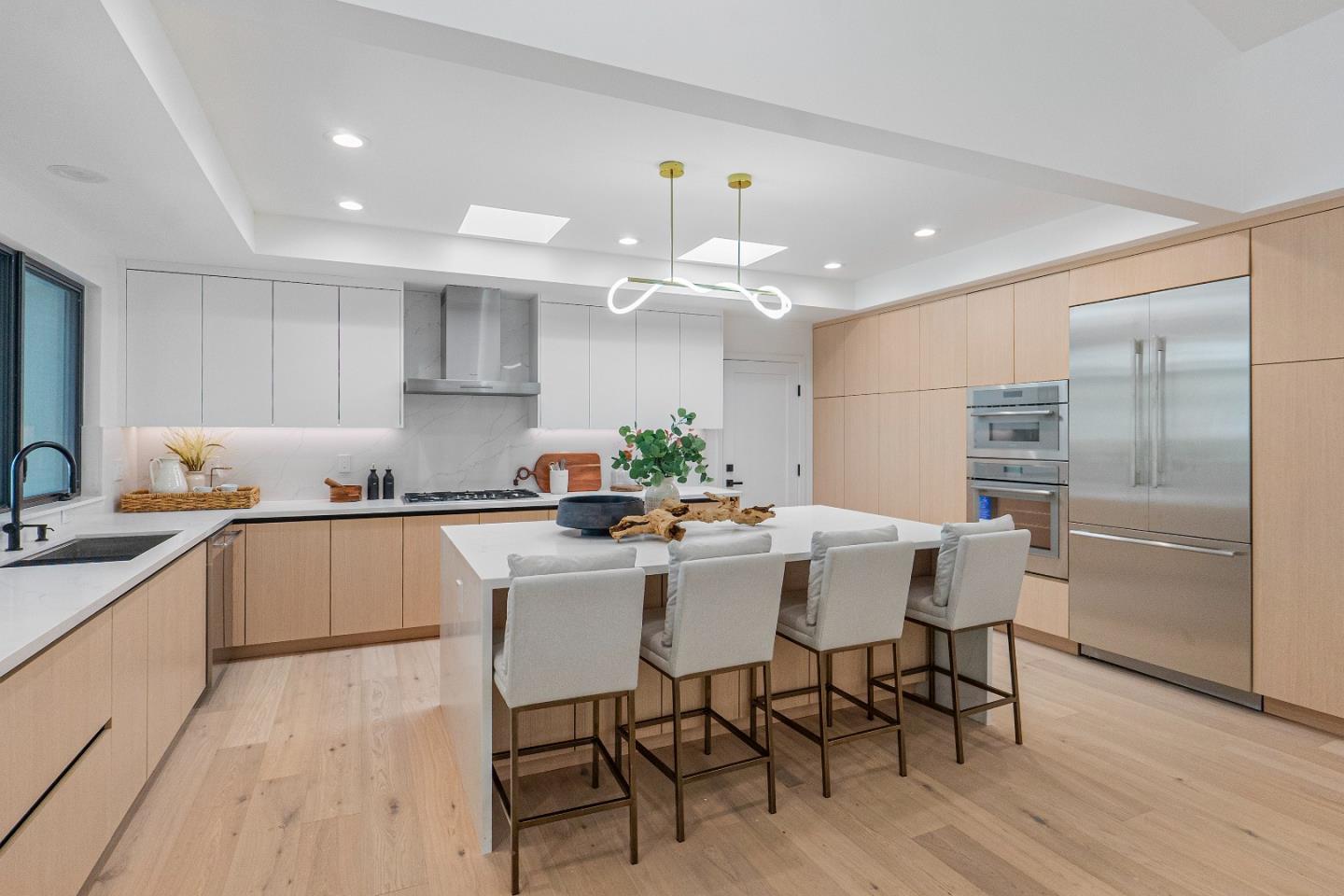 Detail Gallery Image 16 of 43 For 24985 Oneonta Dr, Los Altos Hills,  CA 94022 - 4 Beds | 3 Baths