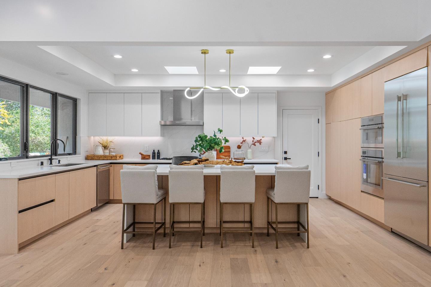 Detail Gallery Image 17 of 43 For 24985 Oneonta Dr, Los Altos Hills,  CA 94022 - 4 Beds | 3 Baths