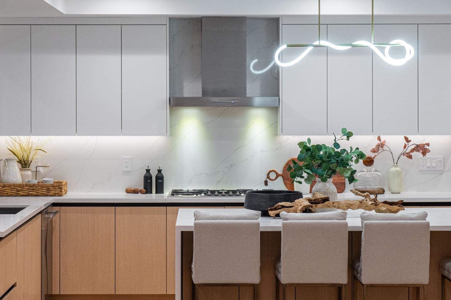 Detail Gallery Image 19 of 43 For 24985 Oneonta Dr, Los Altos Hills,  CA 94022 - 4 Beds | 3 Baths