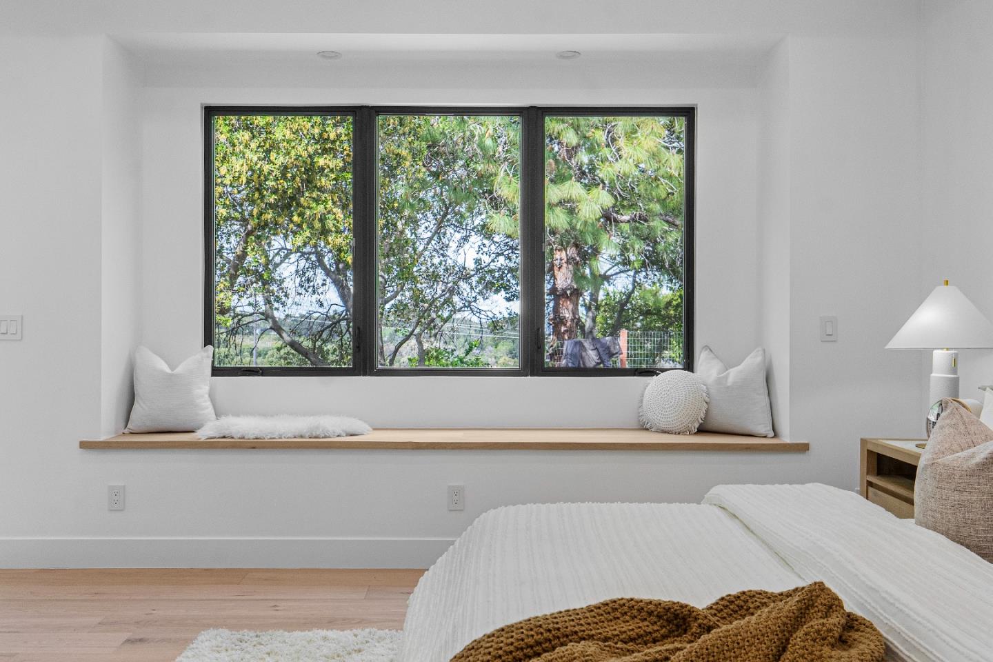 Detail Gallery Image 24 of 43 For 24985 Oneonta Dr, Los Altos Hills,  CA 94022 - 4 Beds | 3 Baths