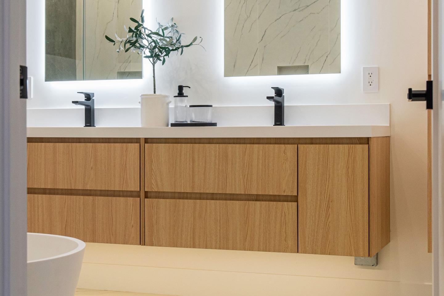 Detail Gallery Image 27 of 43 For 24985 Oneonta Dr, Los Altos Hills,  CA 94022 - 4 Beds | 3 Baths