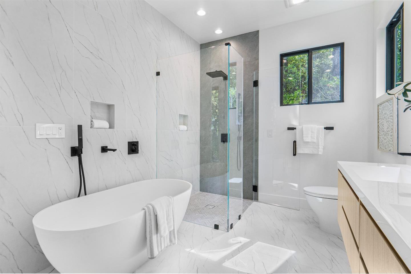 Detail Gallery Image 29 of 43 For 24985 Oneonta Dr, Los Altos Hills,  CA 94022 - 4 Beds | 3 Baths