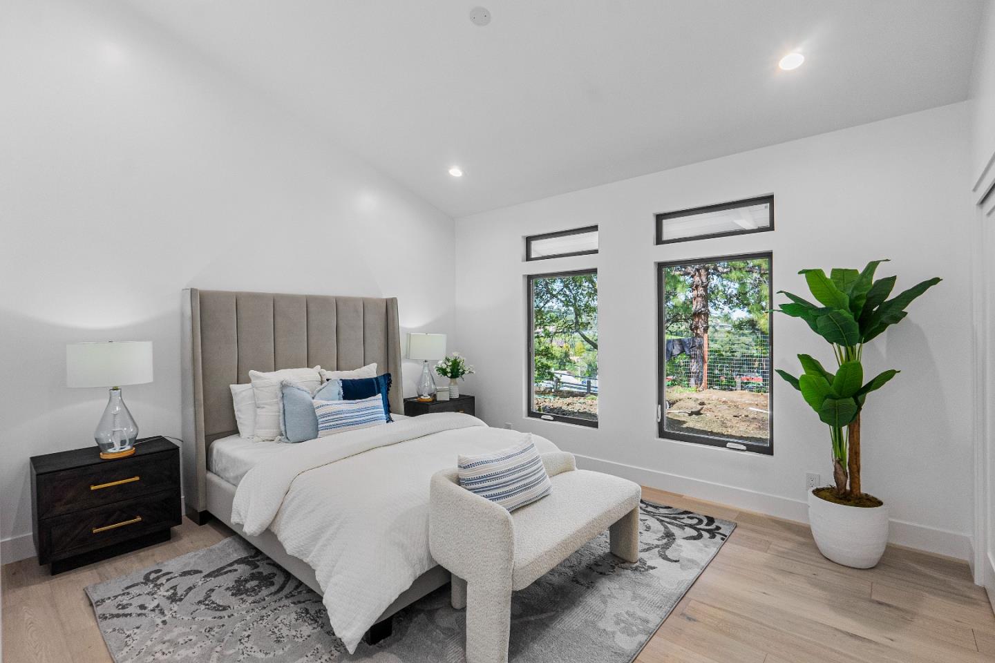 Detail Gallery Image 34 of 43 For 24985 Oneonta Dr, Los Altos Hills,  CA 94022 - 4 Beds | 3 Baths