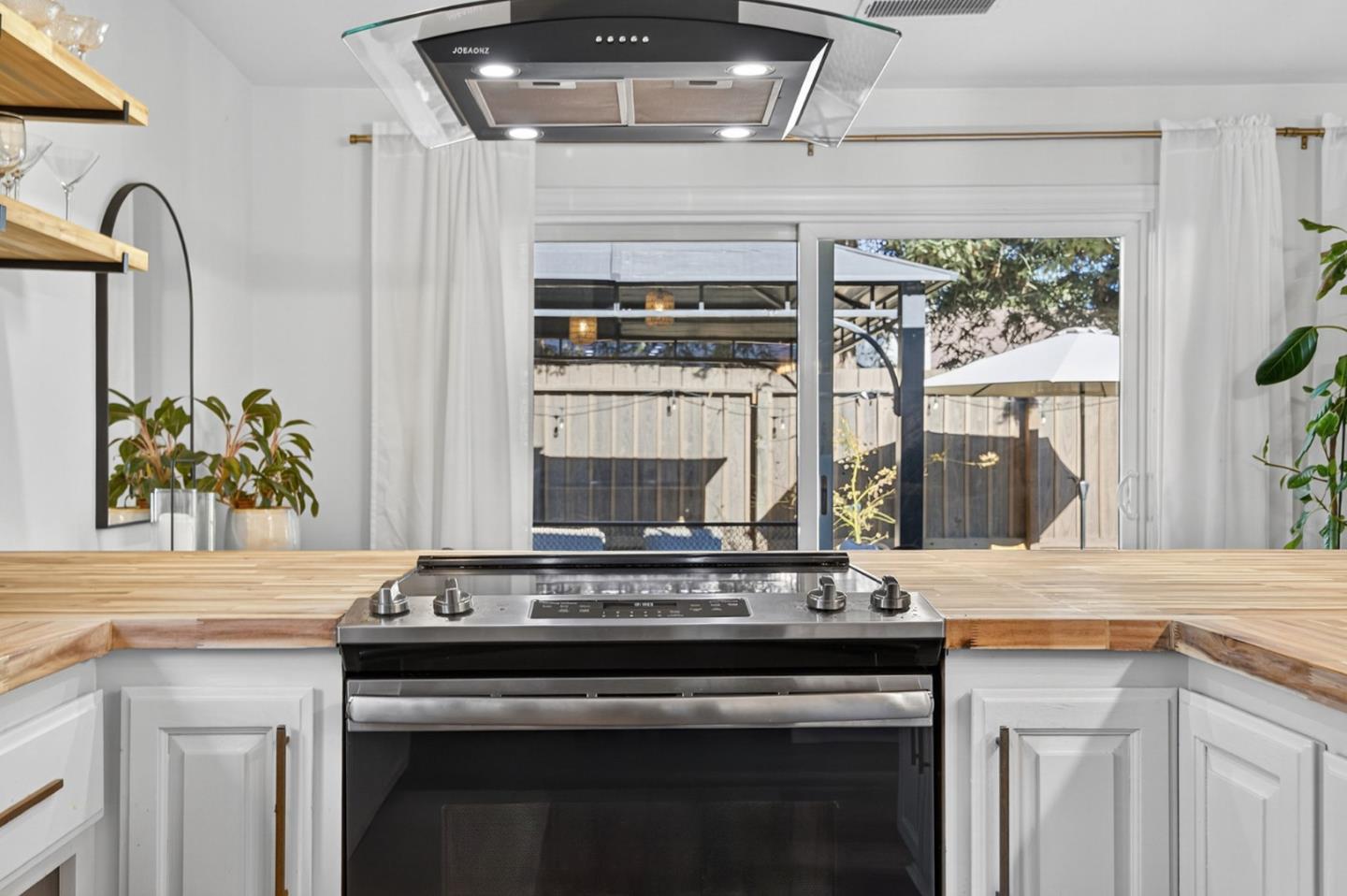 Detail Gallery Image 11 of 39 For 1295 Jasmine Way, Morgan Hill,  CA 95037 - 3 Beds | 2 Baths