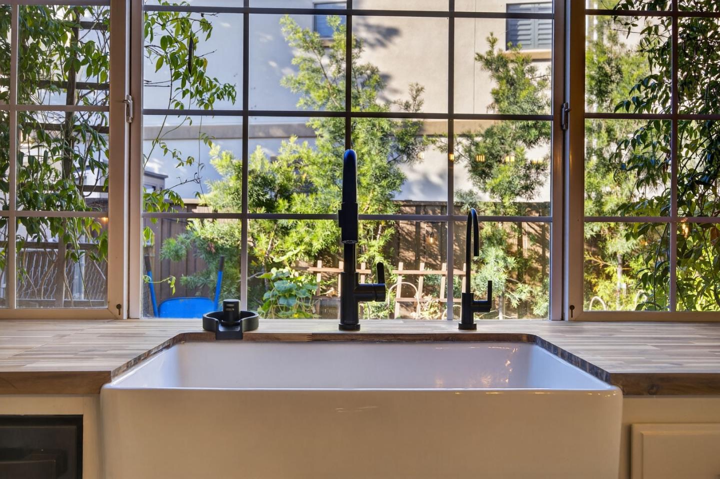 Detail Gallery Image 12 of 39 For 1295 Jasmine Way, Morgan Hill,  CA 95037 - 3 Beds | 2 Baths