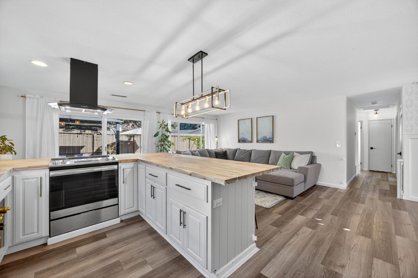 Detail Gallery Image 13 of 39 For 1295 Jasmine Way, Morgan Hill,  CA 95037 - 3 Beds | 2 Baths