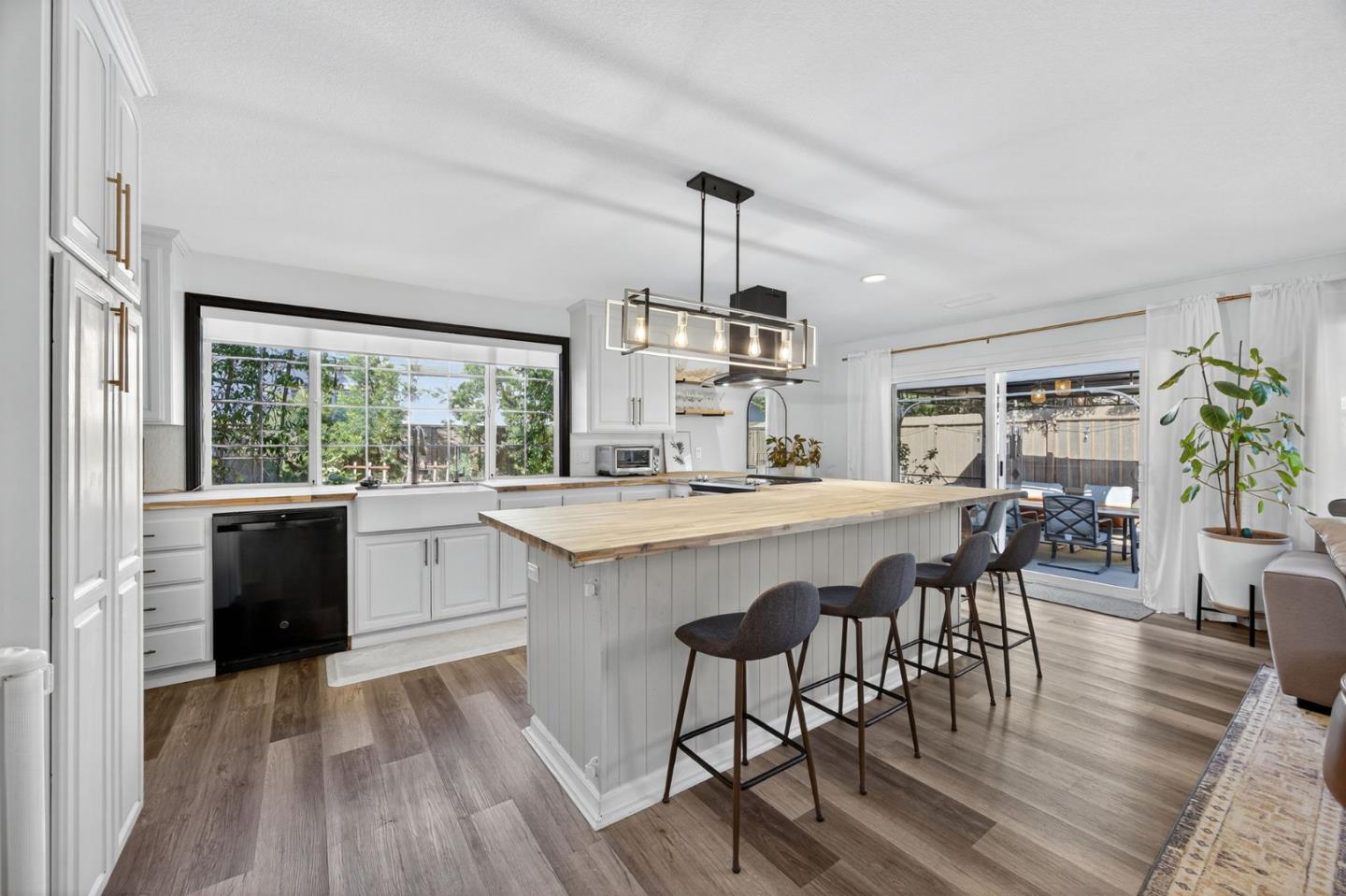 Detail Gallery Image 7 of 39 For 1295 Jasmine Way, Morgan Hill,  CA 95037 - 3 Beds | 2 Baths