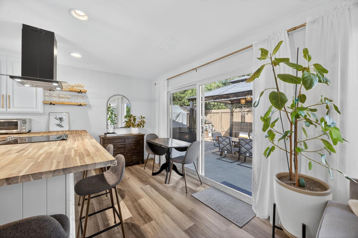 Detail Gallery Image 8 of 39 For 1295 Jasmine Way, Morgan Hill,  CA 95037 - 3 Beds | 2 Baths