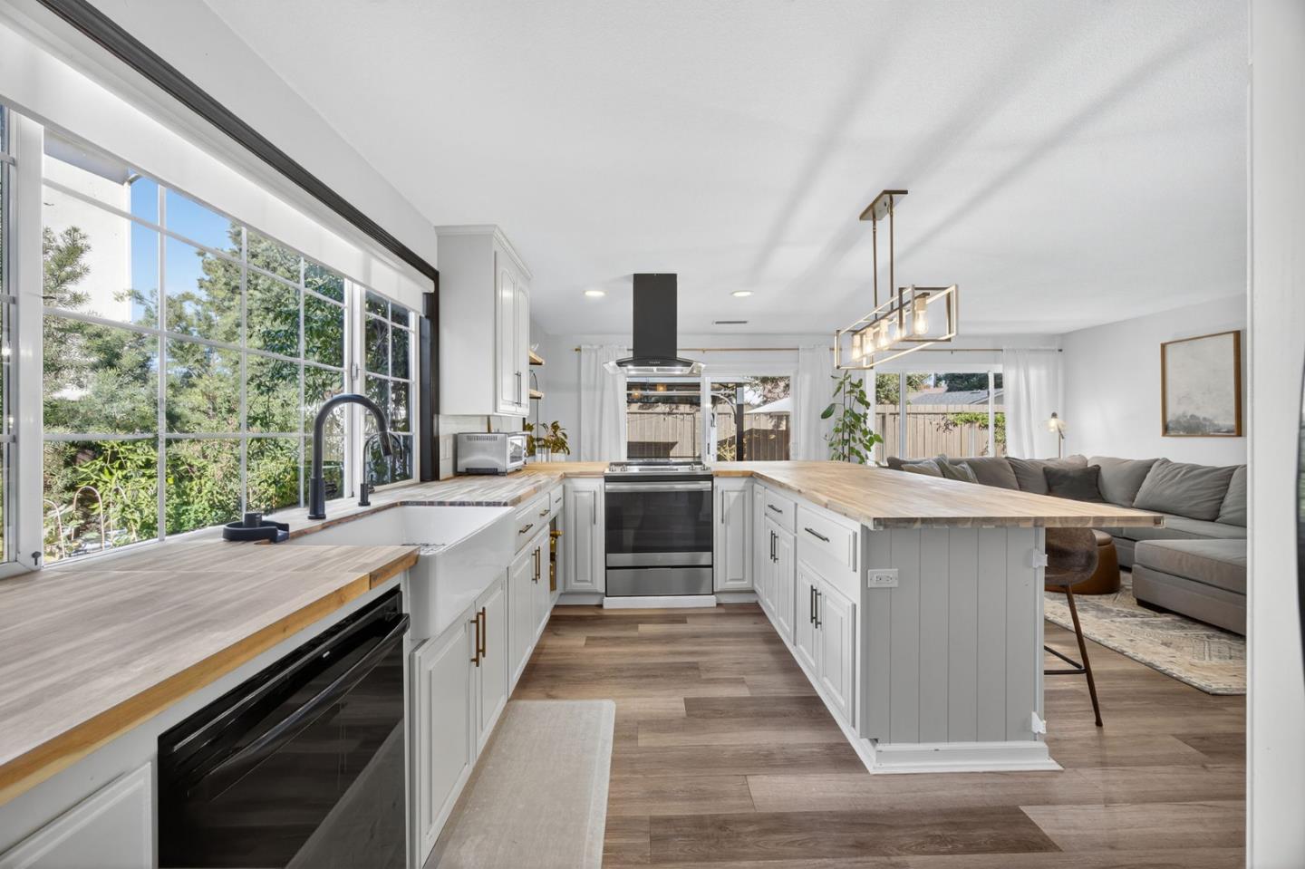 Detail Gallery Image 9 of 39 For 1295 Jasmine Way, Morgan Hill,  CA 95037 - 3 Beds | 2 Baths