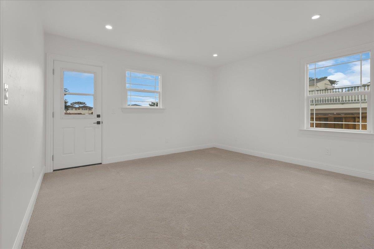 Detail Gallery Image 15 of 36 For 224 Palm, Marina,  CA 93933 - 2 Beds | 2 Baths