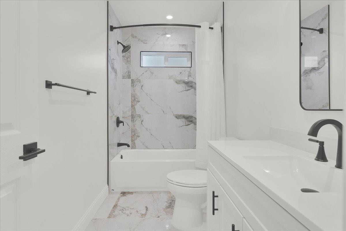 Detail Gallery Image 20 of 36 For 224 Palm, Marina,  CA 93933 - 2 Beds | 2 Baths