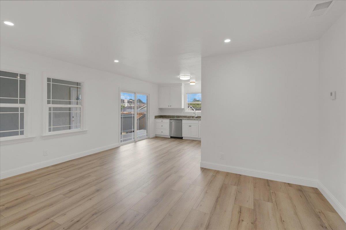 Detail Gallery Image 9 of 36 For 224 Palm, Marina,  CA 93933 - 2 Beds | 2 Baths