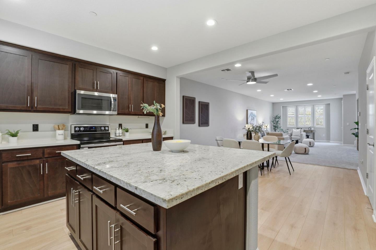 Detail Gallery Image 11 of 36 For 172 E Main Ave, Morgan Hill,  CA 95037 - 4 Beds | 3/1 Baths