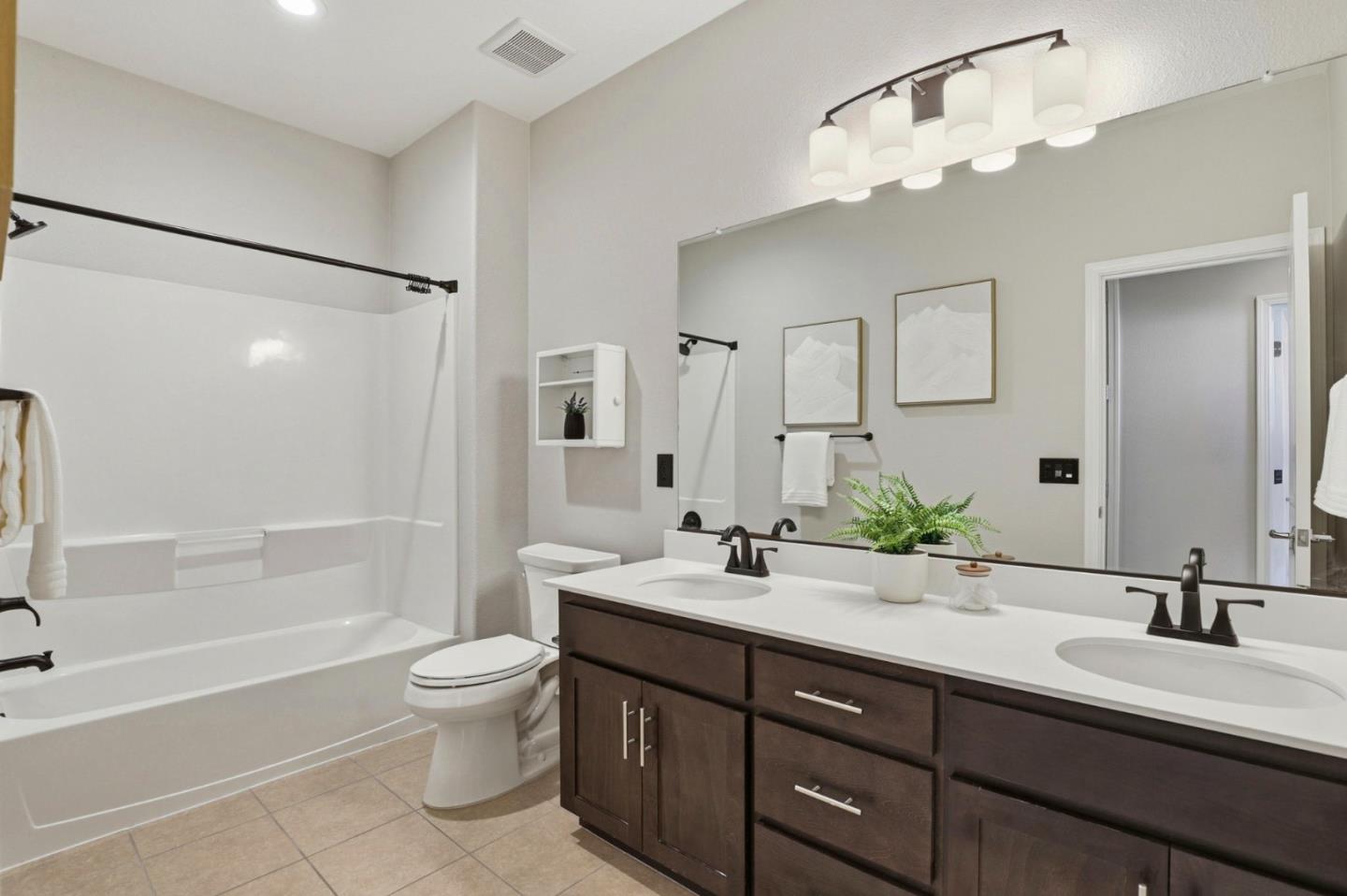 Detail Gallery Image 21 of 36 For 172 E Main Ave, Morgan Hill,  CA 95037 - 4 Beds | 3/1 Baths