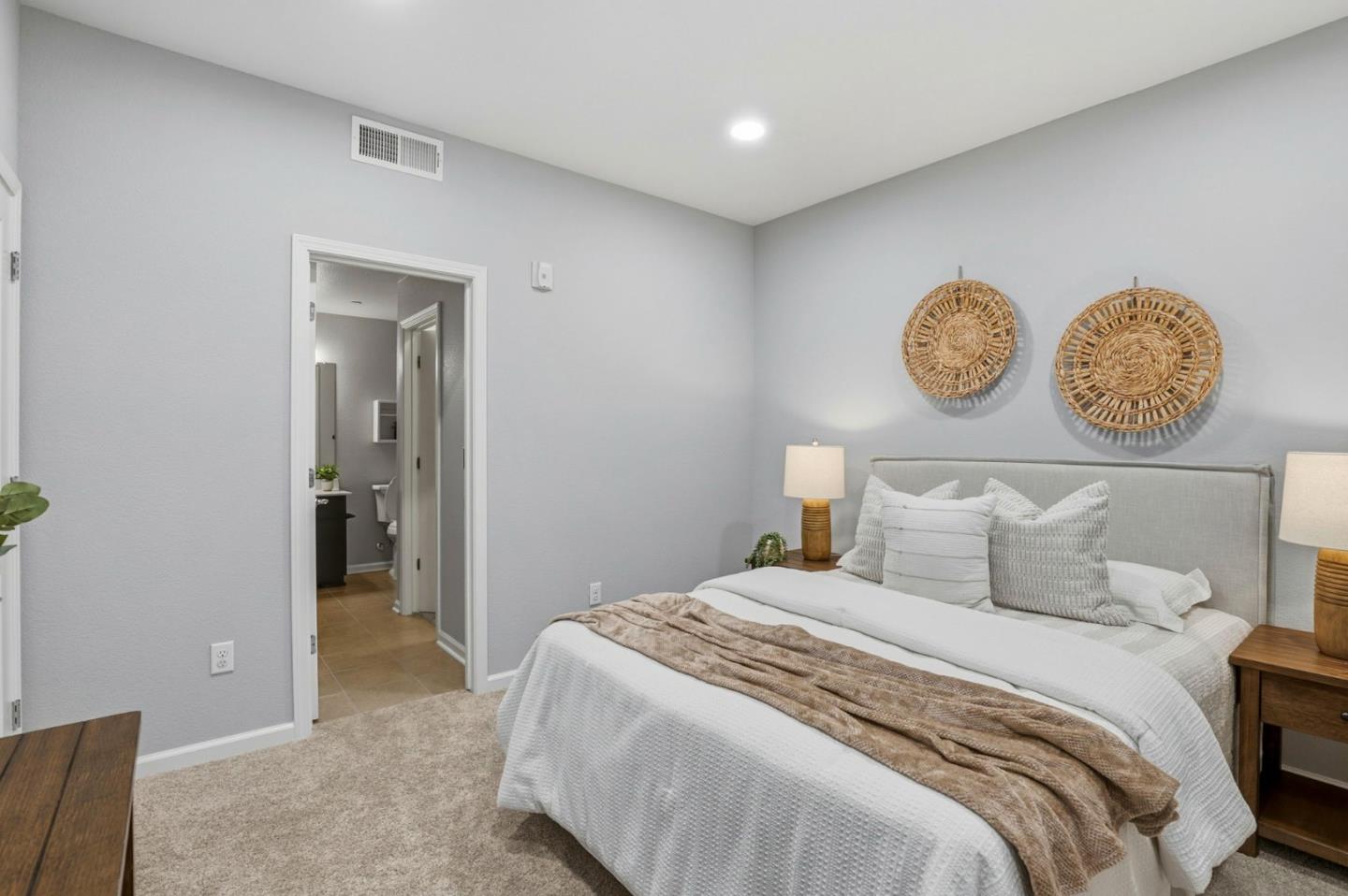 Detail Gallery Image 26 of 36 For 172 E Main Ave, Morgan Hill,  CA 95037 - 4 Beds | 3/1 Baths