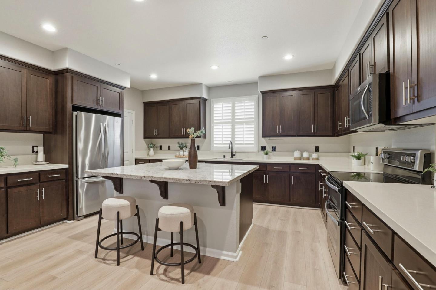 Detail Gallery Image 9 of 36 For 172 E Main Ave, Morgan Hill,  CA 95037 - 4 Beds | 3/1 Baths