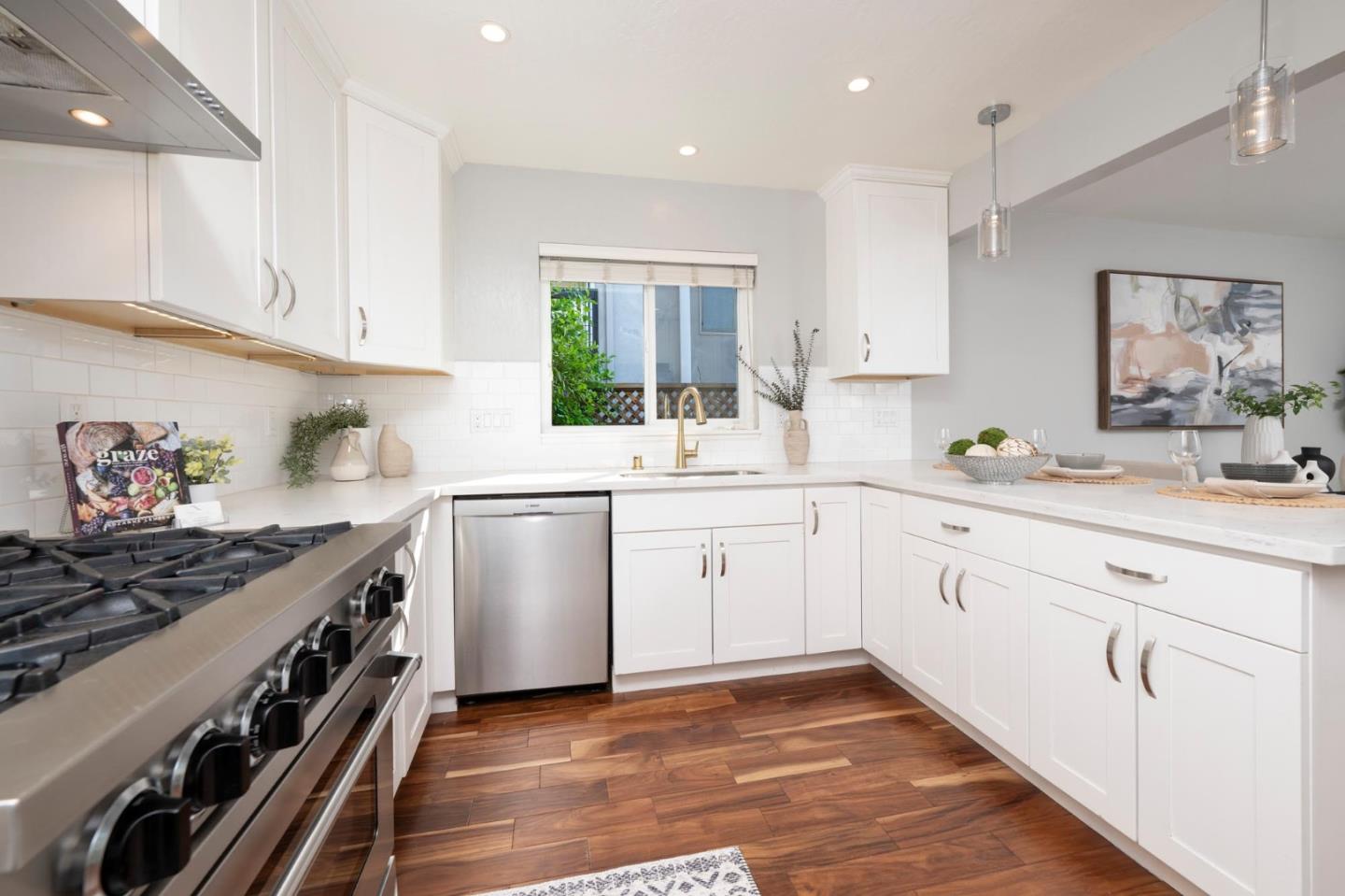 Detail Gallery Image 11 of 63 For 1035 Valota Rd, Redwood City,  CA 94061 - 6 Beds | 4 Baths