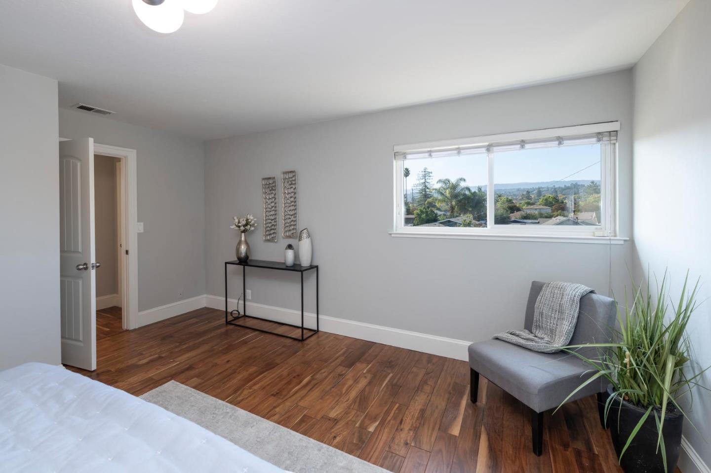 Detail Gallery Image 20 of 63 For 1035 Valota Rd, Redwood City,  CA 94061 - 6 Beds | 4 Baths