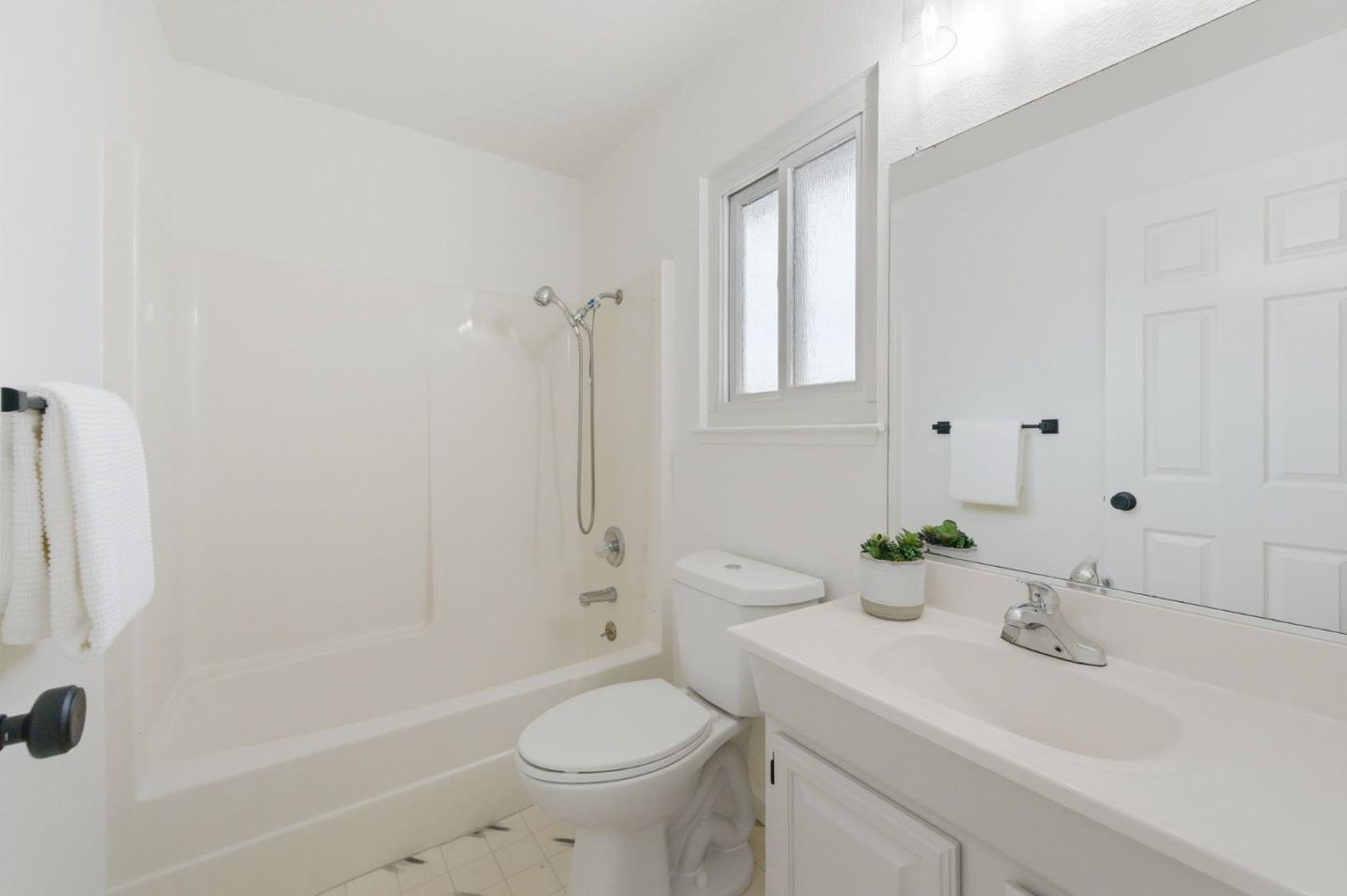 Detail Gallery Image 16 of 21 For 1794 Adams St, San Mateo,  CA 94403 - 5 Beds | 3 Baths