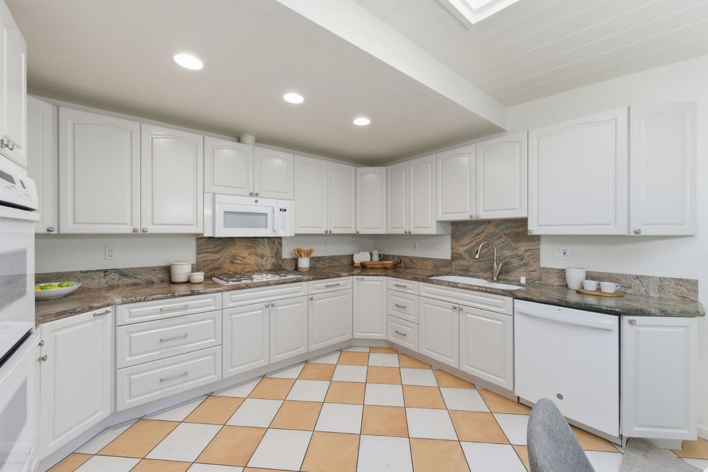 Detail Gallery Image 7 of 21 For 1794 Adams St, San Mateo,  CA 94403 - 5 Beds | 3 Baths